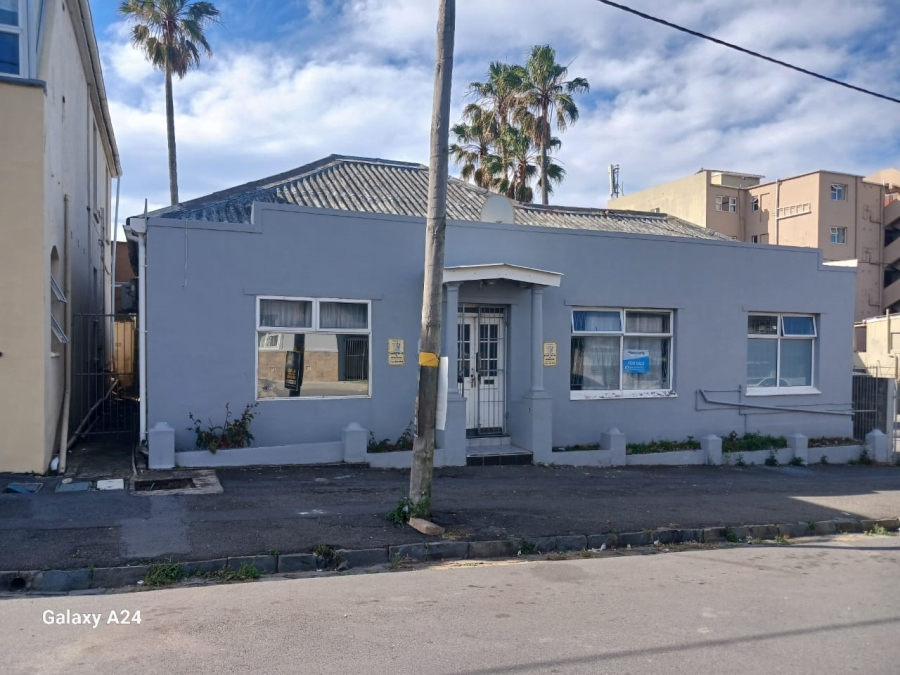 6 Bedroom Property for Sale in Quigney Eastern Cape